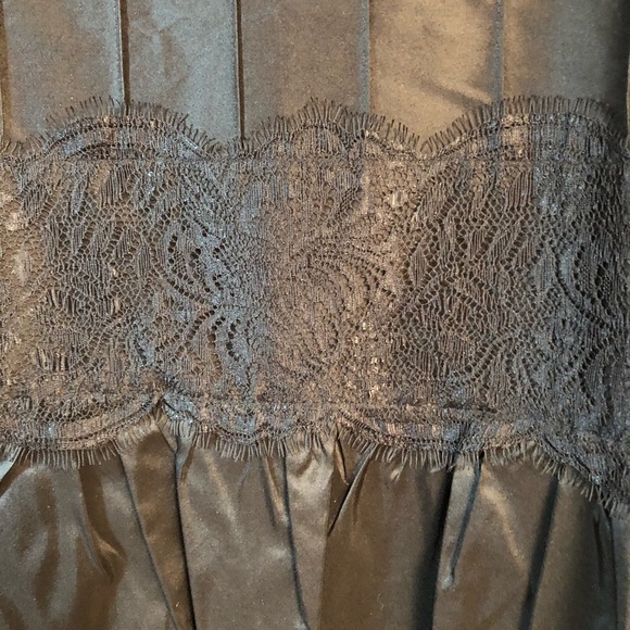 Elegant Black Silk and Lace Skirt - Picture 4 of 6